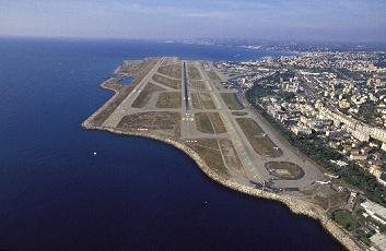 Vue_aerienne_de_l_aeroport_de_Nice-Cote-_d_Azur_phototheque_STAC_-_Veronique_PAUL[1]